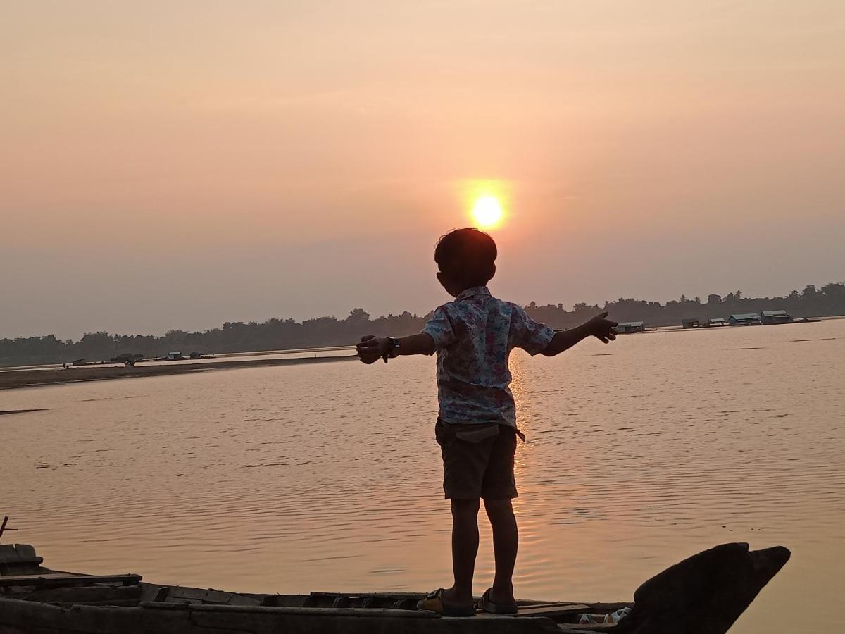 Tonle Mekong Homestay Krong Kracheh Exteriör bild